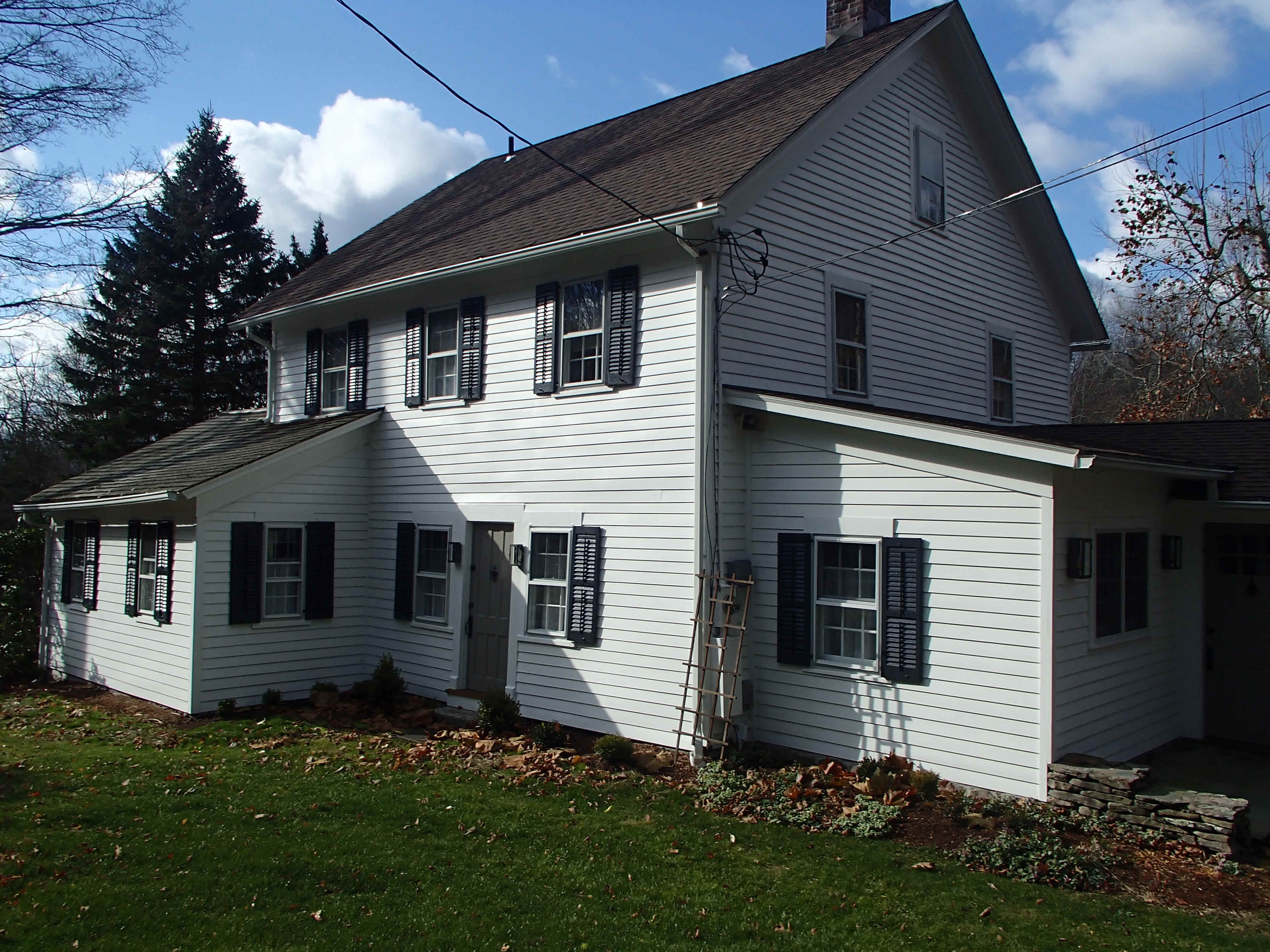 Building photograph for 197 SKYLINE RIDGE RD